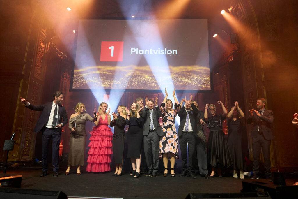 Plantvision medarbetare tar emot priset som Sveriges bästa arbetsplats på Great Place To Work-galan 2026